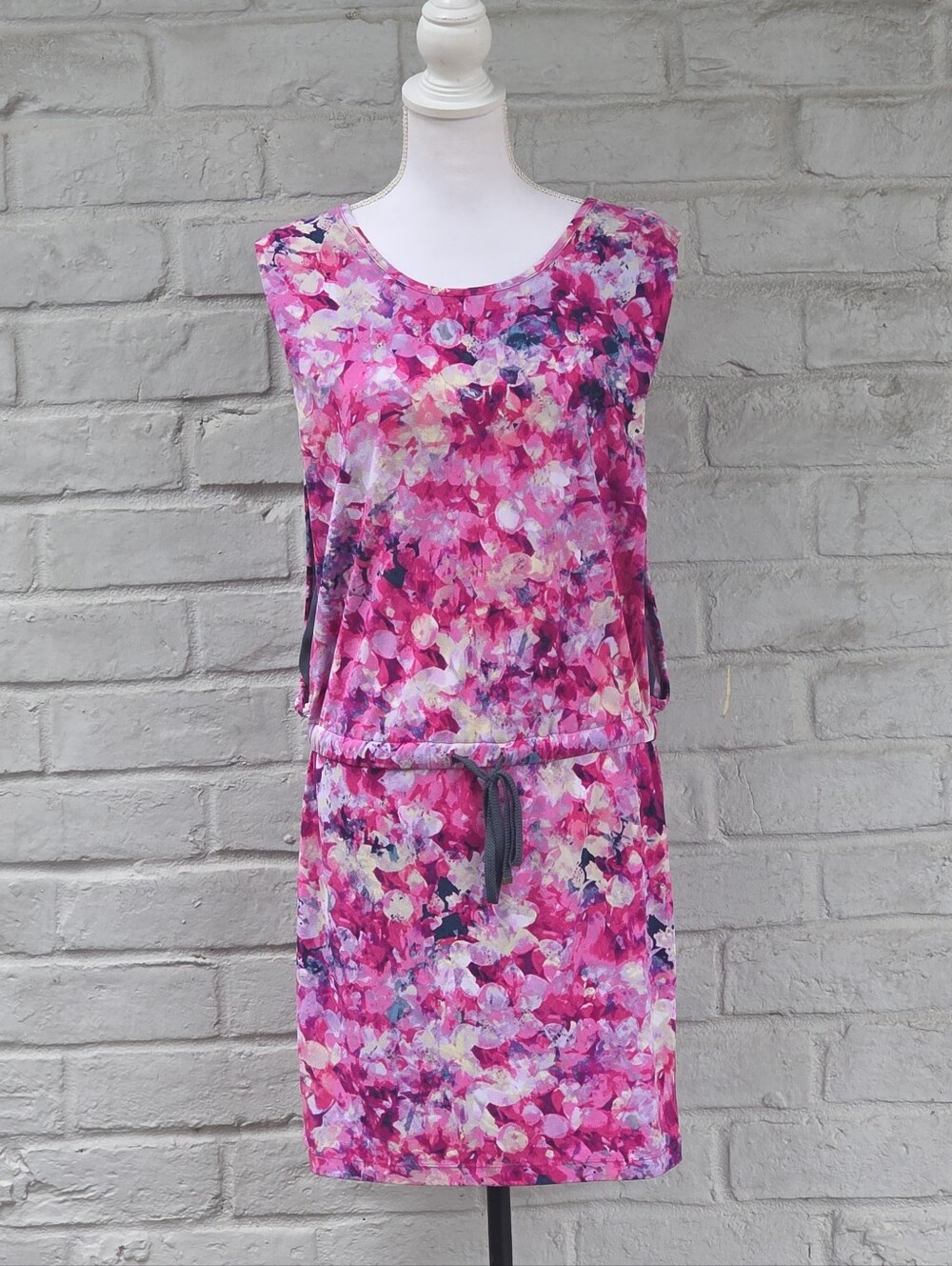 Kiind Of Pink Floral Drawstring Sleeveless Dress Watercolor Mini Shift Size: M